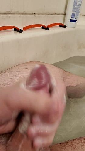 Amateur Cumshots: Solo Male Selfshot Fun'