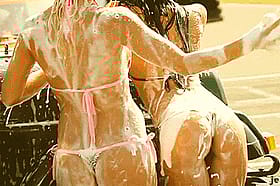 Sexy Girlfriend Gets Wet and Wild'