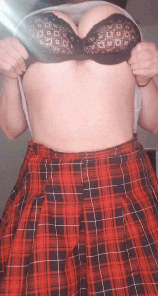 Big Tits Amateur Exposed: A Sizzling Hot Flash of Skin picture 1 of 1