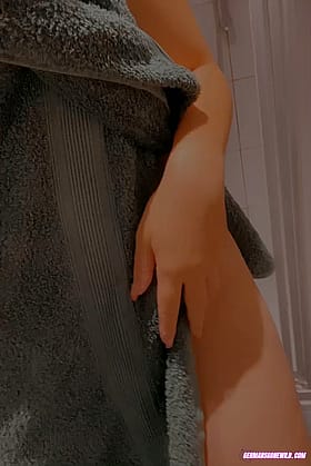 Kommst du mit mir Duschen? 💦💋 (F24)