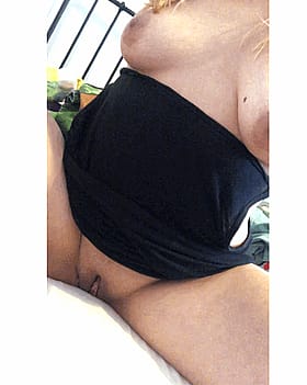 Indian Girlfriend's Selfshot Pussy'