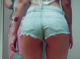 Aleyna Tilki's Amateur Pussy: A Celebrity's Sizzling Sexy Moment'