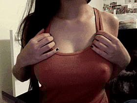 Amateur Big Tits Flashing: A Sizzling Hot Experience'