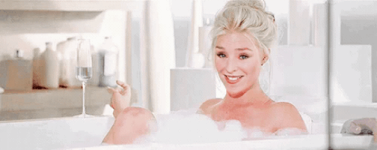 Blonde Celebrity Deep Fake: Smiling in the Bathtub picture 1 of 1