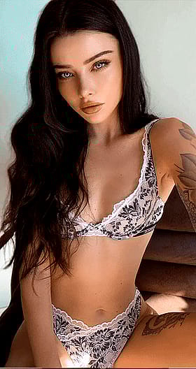 Babes with Boob Bounce: No Bra Showing Teen'