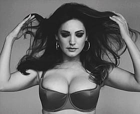 Kelly Brook's Big Boobs: A Celebrity's Sexy Secrets'