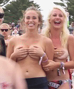 Big Tits Babes: Amateur College Sex in Public'