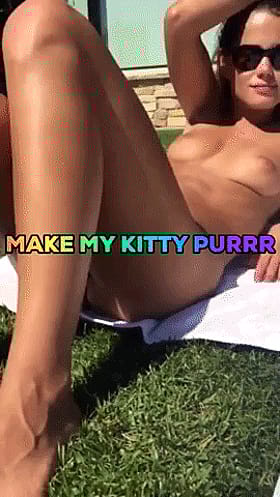 Babes, Brunette Pussy Spreading Legs: Make My Kitty Purrrr!'