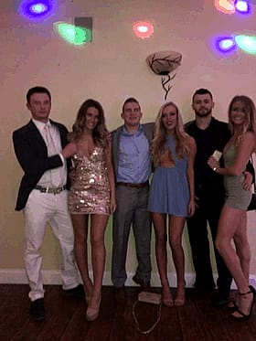 Flashing Party: Get Your Groove On with These Hot People'