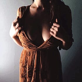 Babes with Boobs: No Bra, No Nude, Just Cleavage GIFs'