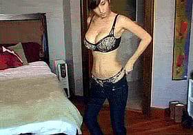 Big Boobs Busty Babe in Jeans'