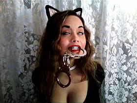 Petgirl's Kinky Chain: A Sizzling Sensual Experience'