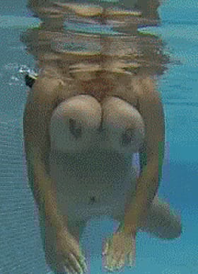 Big Tits Girlfriend's Sizzling Swimsuit Show'