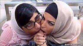 Hot Babes Give Hardcore Pornstar Double Blowjobs'