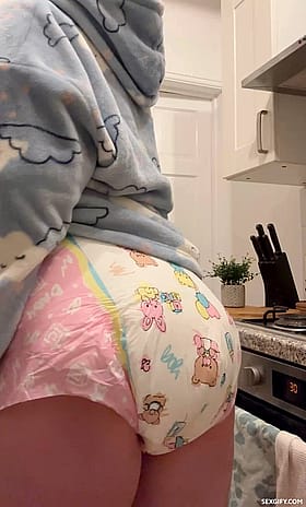🫶🏽 Diaper checks in the kitchen… 🫶🏽 Diaper checks in the kitchen…