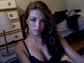 Babes with Brunette Hair: Non-Nude Teen's Sexy Photoshoot'