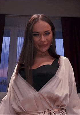 Big Tits Brunette Celebrity Shows Off Her Non-Nude Body'