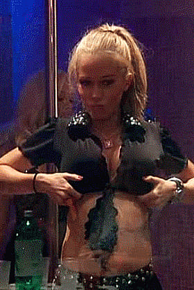 Big Tits Babe Flashes Her Boobs'