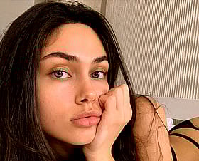 Brunette College Teen Gives Amazing Blowjob'