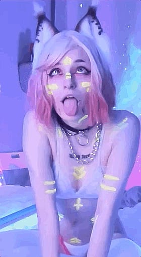 Cute Teen Camgirl Giving Ahegao Kiss'