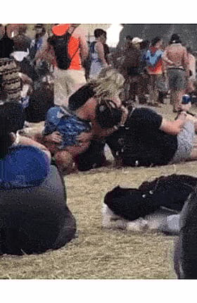 Amateur Festival Facesitting: Public Sex in the Park'
