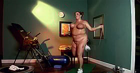 Big Titty BBW's Hilarious Home Workout'