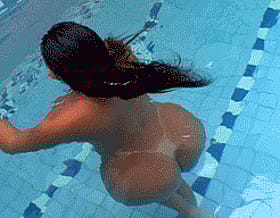 Babes with Big Asses Swimming in the Pool'