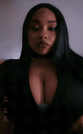 Sexy Ebony Chick with Big Boobs'