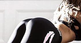 Hot Leggings: Sexy Teen in Tight Yoga Pants'