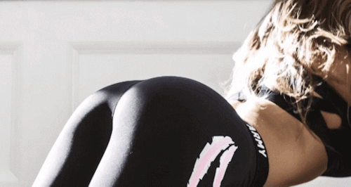Hot Leggings: Sexy Teen in Tight Yoga Pants picture 1 of 1