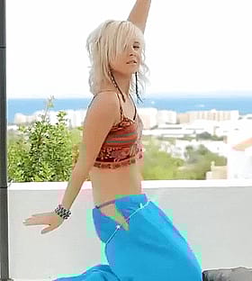 Amateur Babes Doing It Non-Nude'