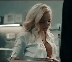 Celebrity Sex Tape: Blonde Babe Gets Naked'