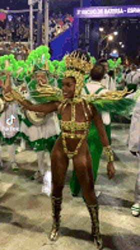 Brazilian Carnival Celebrity Izzy Shows Off Her Non-Nude Body'