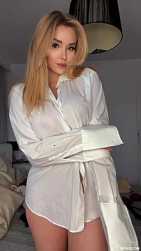 I stole my boyfriend's shirt... I hope he won't be angry at me xd