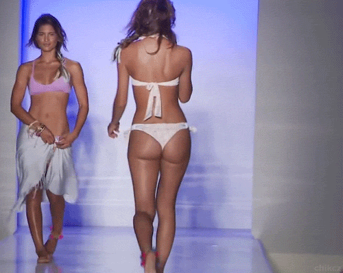 Brunette Babe's Booty Walking Down the Runway picture 1 of 1