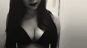 Sexy Babe in Black Bikini with Large Breasts'