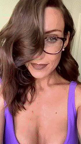 Busty Brunette Babe with Big Tits'