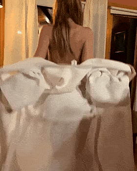 Blonde Babes Show Off Their Amateur Asses'