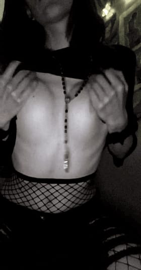 Emo Fishnet Stockings Selfshot: A Goth Teen's Sensual Adventure'