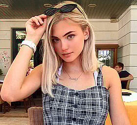 Blonde College Girlfriend Gives Amazing Blowjob'