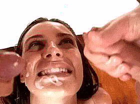 Brunette Babes Giving Cumshots in Threesome'