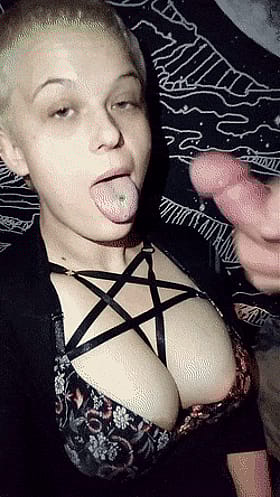 Blonde Amateur Girlfriend Gives Cumshot'