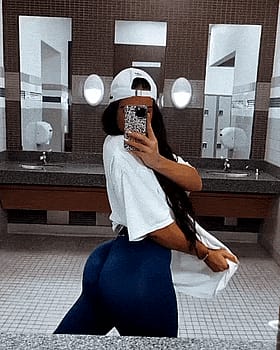 Squat & Snap: Gym Babe's Ass in Blue Leggings'