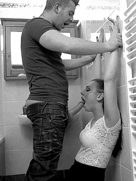 Kneeling Blowjob: Black and White Deep Throat'