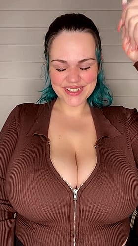 Amateur Babes with Big Tits: A Latina's Guide to BBW Pleasure'