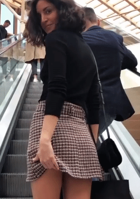 Ride the Escalator with a Sexy Ass picture 1 of 1