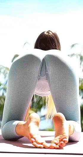 Cameltoe Queen: Arched Back, Bent Over, Non-Nude Pussy Yoga Pants'
