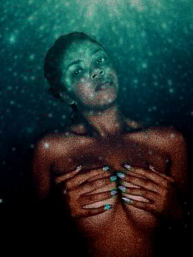 Sexy Ebony Chick Flashing Her Boobs'