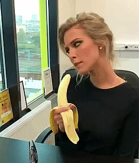 Sexy Toy Chick Grips Banana'