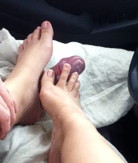 Amateur Footjob in Car: Cum on Feet'